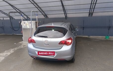 Opel Astra J, 2011 год, 900 000 рублей, 26 фотография