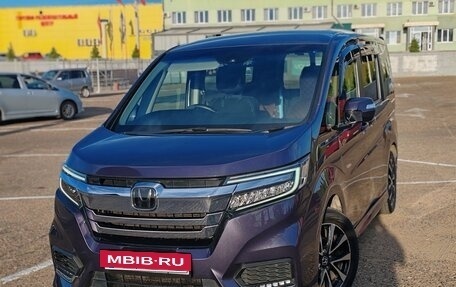 Honda Stepwgn IV, 2018 год, 2 550 000 рублей, 2 фотография