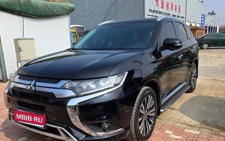 Mitsubishi Outlander III рестайлинг 3, 2022 год, 2 590 000 рублей, 3 фотография