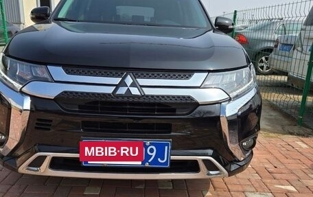 Mitsubishi Outlander III рестайлинг 3, 2022 год, 2 590 000 рублей, 2 фотография