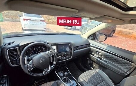 Mitsubishi Outlander III рестайлинг 3, 2022 год, 2 590 000 рублей, 7 фотография