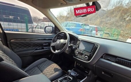 Mitsubishi Outlander III рестайлинг 3, 2022 год, 2 590 000 рублей, 24 фотография