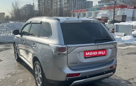 Mitsubishi Outlander III рестайлинг 3, 2012 год, 1 590 000 рублей, 4 фотография