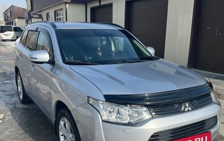 Mitsubishi Outlander III рестайлинг 3, 2012 год, 1 590 000 рублей, 2 фотография