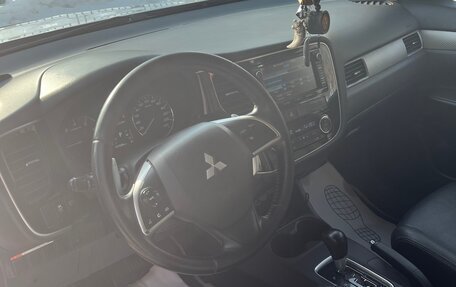 Mitsubishi Outlander III рестайлинг 3, 2012 год, 1 590 000 рублей, 10 фотография