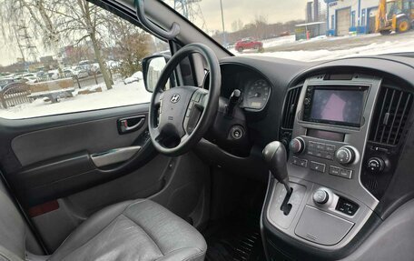 Hyundai Grand Starex Grand Starex I рестайлинг 2, 2015 год, 2 199 000 рублей, 14 фотография