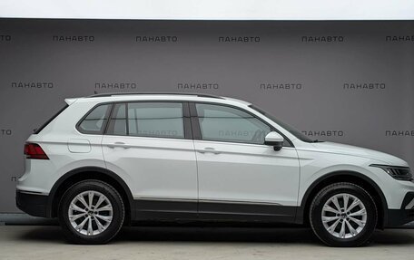 Volkswagen Tiguan II, 2021 год, 2 425 000 рублей, 6 фотография