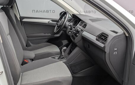 Volkswagen Tiguan II, 2021 год, 2 425 000 рублей, 9 фотография