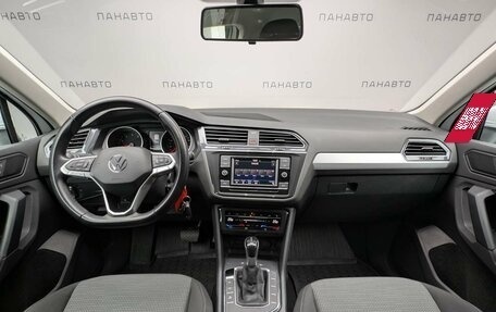 Volkswagen Tiguan II, 2021 год, 2 425 000 рублей, 10 фотография