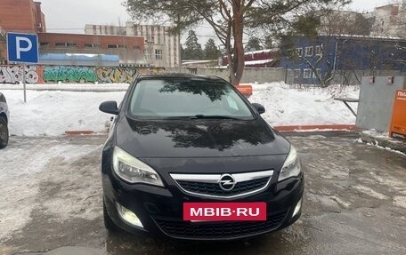 Opel Astra J, 2011 год, 700 000 рублей, 2 фотография