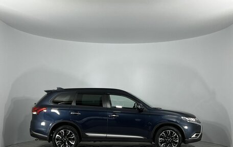 Mitsubishi Outlander III рестайлинг 3, 2021 год, 2 999 999 рублей, 4 фотография