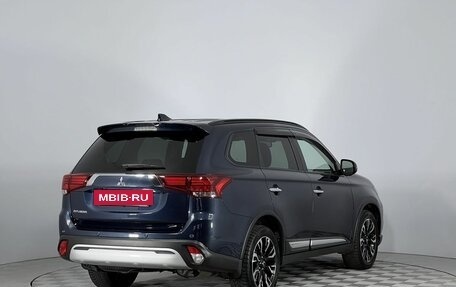 Mitsubishi Outlander III рестайлинг 3, 2021 год, 2 999 999 рублей, 5 фотография