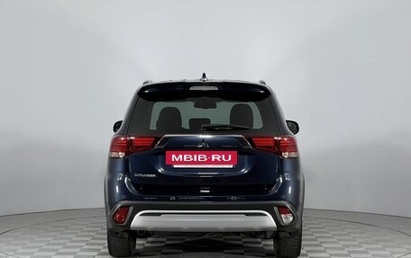 Mitsubishi Outlander III рестайлинг 3, 2021 год, 2 999 999 рублей, 6 фотография