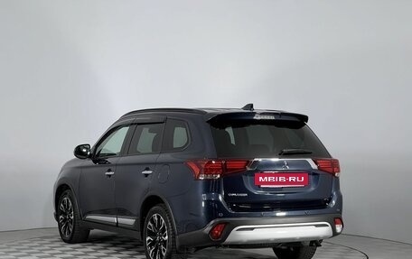 Mitsubishi Outlander III рестайлинг 3, 2021 год, 2 999 999 рублей, 7 фотография