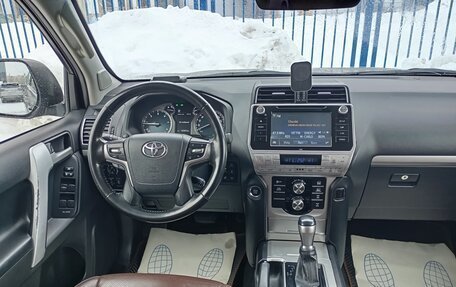 Toyota Land Cruiser Prado 150 рестайлинг 2, 2017 год, 4 440 000 рублей, 5 фотография