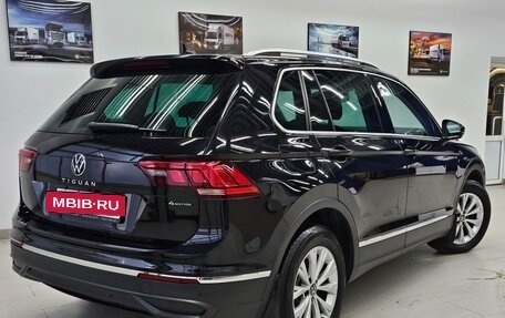 Volkswagen Tiguan II, 2020 год, 2 799 000 рублей, 2 фотография