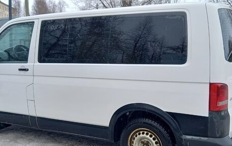 Volkswagen Caravelle T5, 2013 год, 1 700 000 рублей, 2 фотография