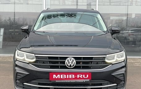 Volkswagen Tiguan II, 2021 год, 3 750 000 рублей, 2 фотография