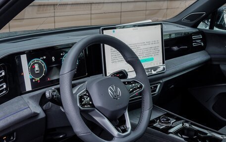 Volkswagen Tiguan, 2024 год, 4 950 000 рублей, 11 фотография