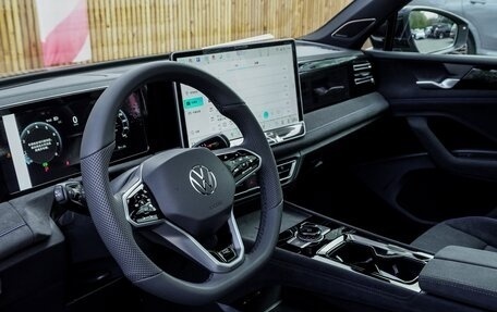 Volkswagen Tiguan, 2024 год, 4 950 000 рублей, 12 фотография