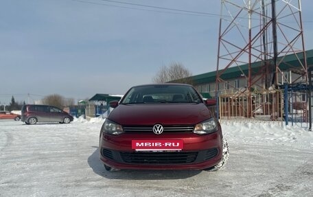 Volkswagen Polo VI (EU Market), 2011 год, 800 000 рублей, 2 фотография