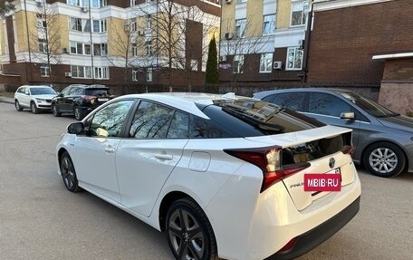 Toyota Prius IV XW50, 2019 год, 2 640 000 рублей, 3 фотография
