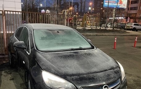 Opel Astra J, 2013 год, 700 000 рублей, 2 фотография