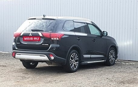 Mitsubishi Outlander III рестайлинг 3, 2018 год, 2 190 000 рублей, 3 фотография