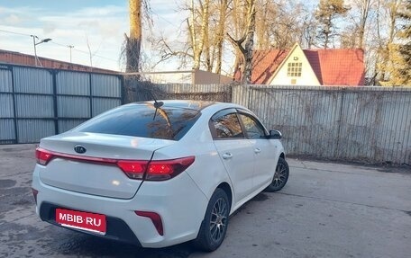 KIA Rio IV, 2017 год, 830 000 рублей, 2 фотография