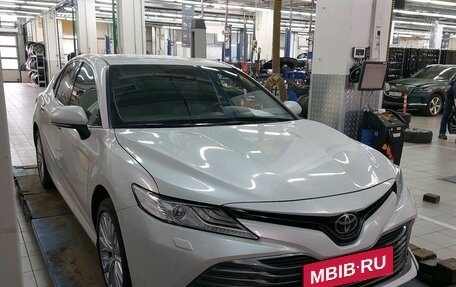 Toyota Camry, 2020 год, 3 247 000 рублей, 2 фотография