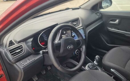 KIA Rio III рестайлинг, 2013 год, 880 000 рублей, 12 фотография