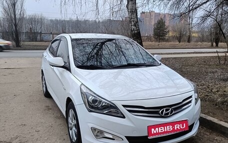 Hyundai Solaris II рестайлинг, 2015 год, 1 250 000 рублей, 1 фотография