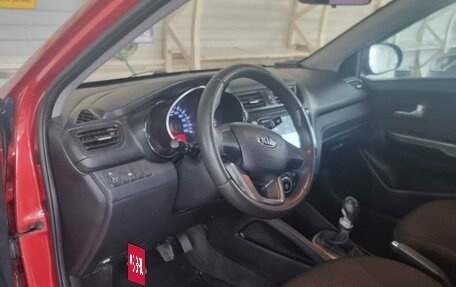 KIA Rio III рестайлинг, 2013 год, 880 000 рублей, 21 фотография