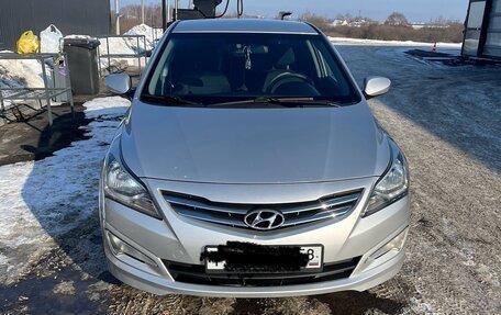 Hyundai Solaris II рестайлинг, 2014 год, 1 050 000 рублей, 2 фотография