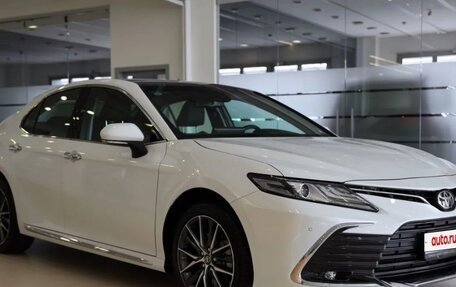 Toyota Camry, 2023 год, 3 800 000 рублей, 2 фотография