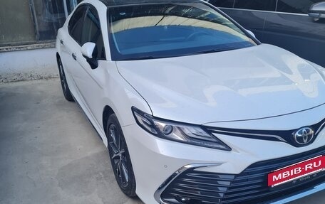 Toyota Camry, 2023 год, 3 800 000 рублей, 4 фотография