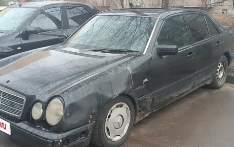 Mercedes-Benz E-Класс, 1996 год, 185 000 рублей, 2 фотография