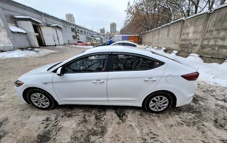 Hyundai Elantra VI рестайлинг, 2016 год, 1 000 000 рублей, 2 фотография