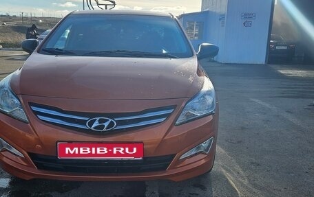 Hyundai Solaris II рестайлинг, 2015 год, 705 000 рублей, 1 фотография