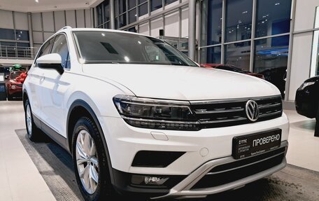 Volkswagen Tiguan II, 2018 год, 2 849 000 рублей, 3 фотография