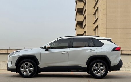 Toyota RAV4, 2021 год, 2 900 000 рублей, 3 фотография