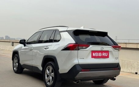 Toyota RAV4, 2021 год, 2 900 000 рублей, 4 фотография