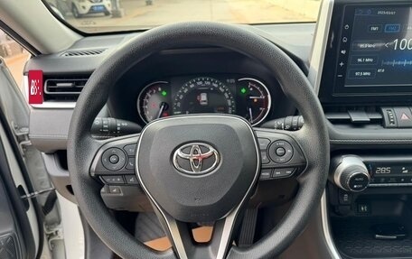 Toyota RAV4, 2021 год, 2 900 000 рублей, 7 фотография