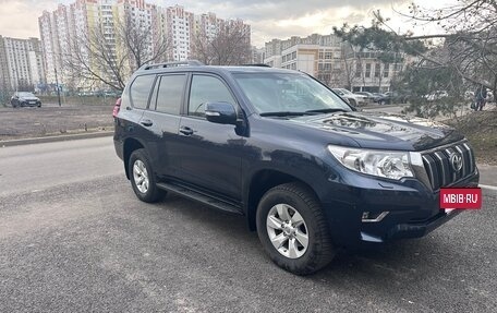 Toyota Land Cruiser Prado 150 рестайлинг 2, 2021 год, 5 850 000 рублей, 3 фотография