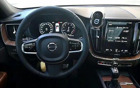 Volvo XC60 II, 2021 год, 2 990 000 рублей, 10 фотография