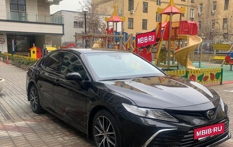 Toyota Camry, 2021 год, 3 090 000 рублей, 2 фотография