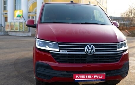 Volkswagen Caravelle T6 рестайлинг, 2021 год, 7 500 000 рублей, 3 фотография