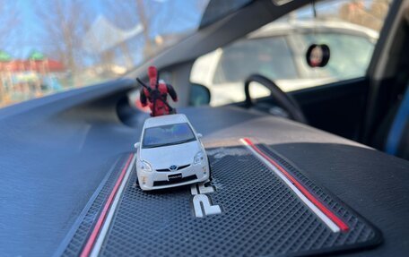 Toyota Prius, 2012 год, 1 099 999 рублей, 12 фотография