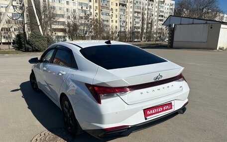 Hyundai Elantra, 2021 год, 2 050 000 рублей, 1 фотография