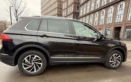 Volkswagen Tiguan II, 2019 год, 2 700 000 рублей, 2 фотография